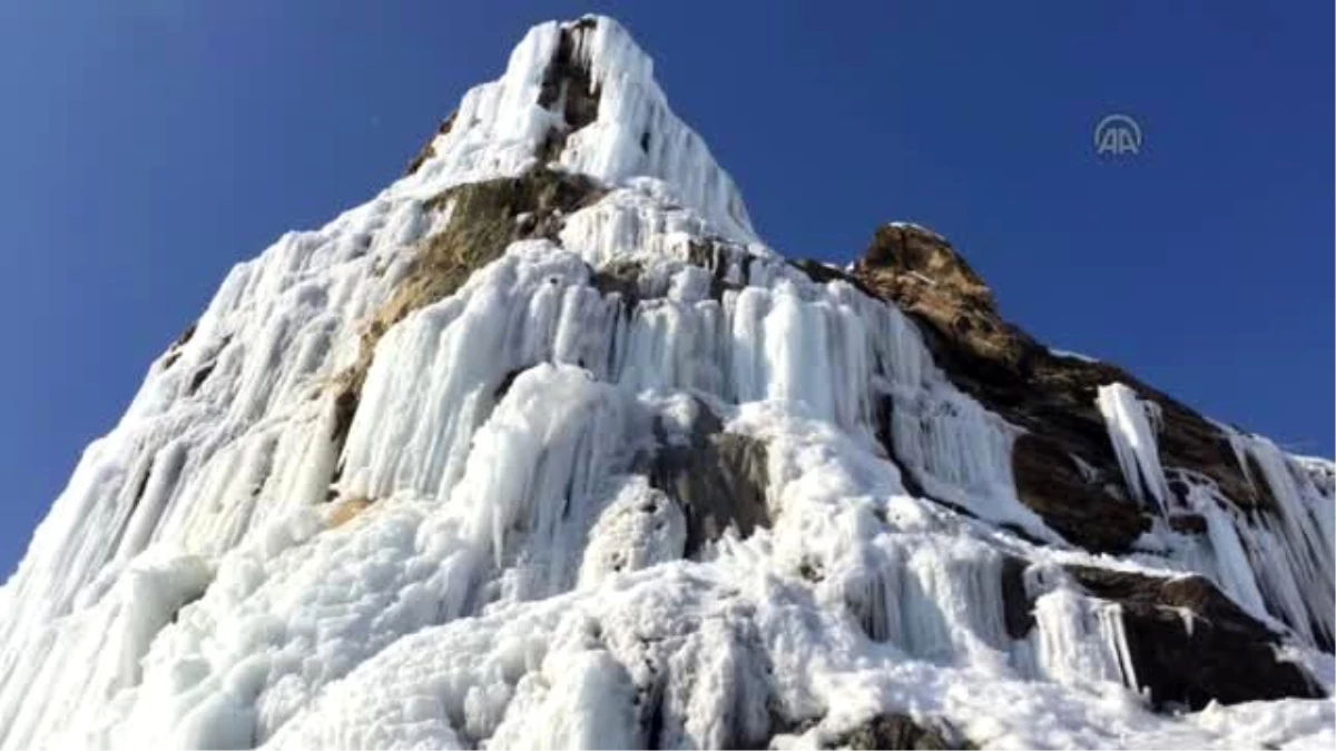 Deliklitaş" Buz Sarkıtlarıyla Kaplandı - Bitlis