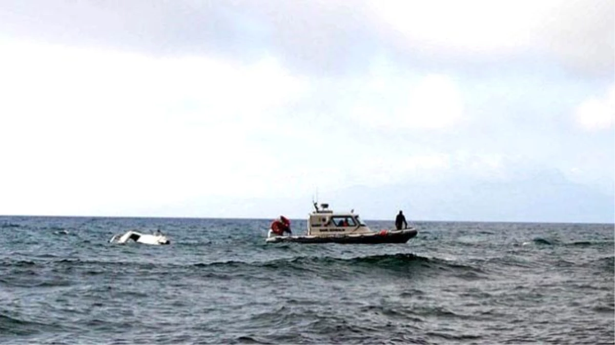 Didim\'de Sığınmacı Teknesi Battı: 2\'si Çocuk 3 Ölü