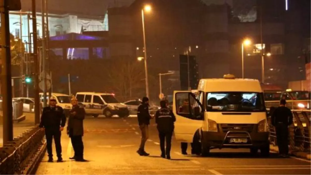 Dolmabahçe\'de Polis Şüpheli Kişiyi Vurarak Etkisiz Hale Getirdi