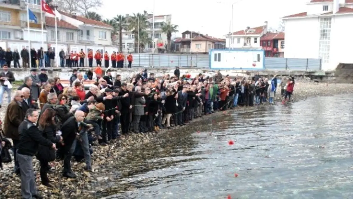 Göç Yollarında Yaşamını Yitirenler Karanfillerle Anıldı