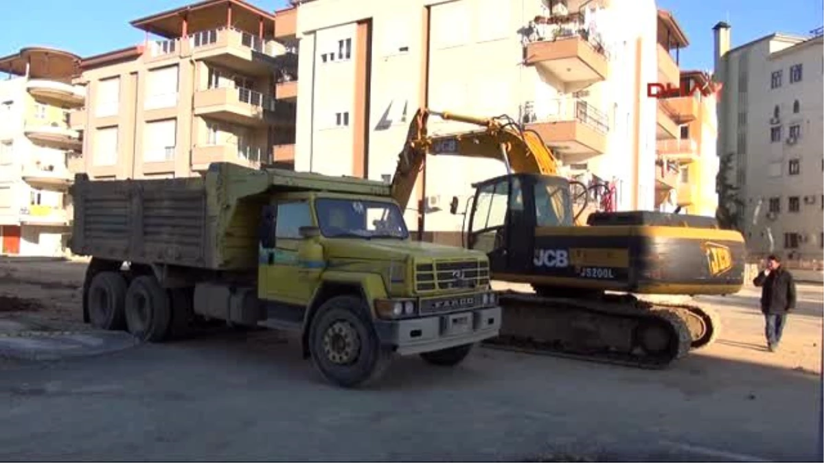 Manavgat - İş Makinesi Elektrik Hattını Kopardı, Cihazlar Bozuldu