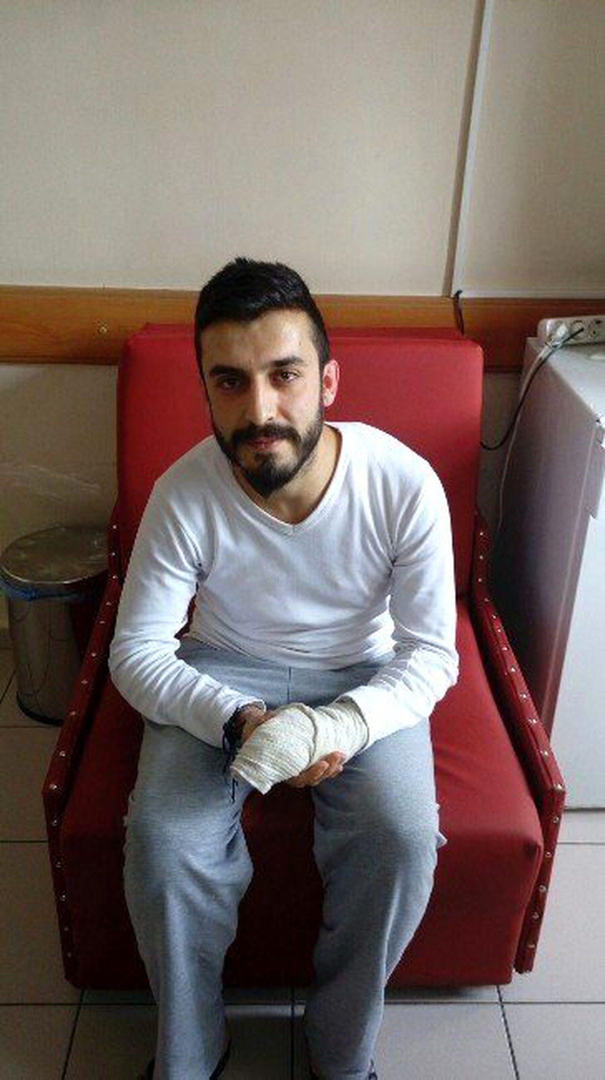 Pres Makinesinde Kopan Parmağı Ameliyatla Yerine Dikildi