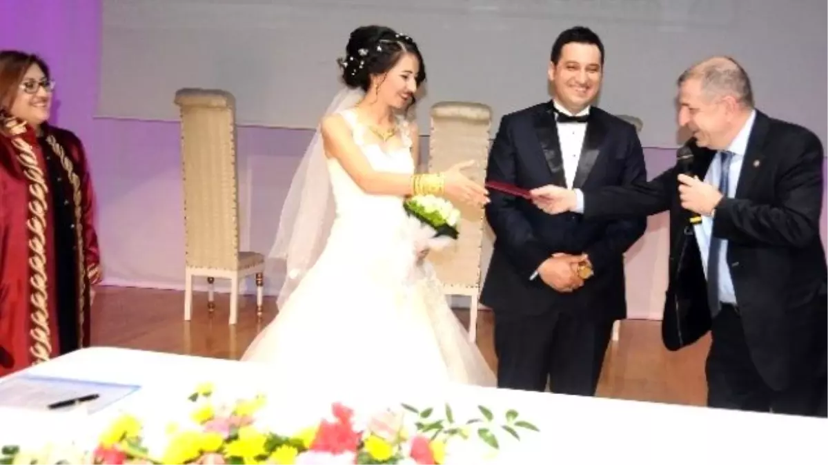 Şahin Nikah Kıydı, Özdağ Şahitlik Yaptı