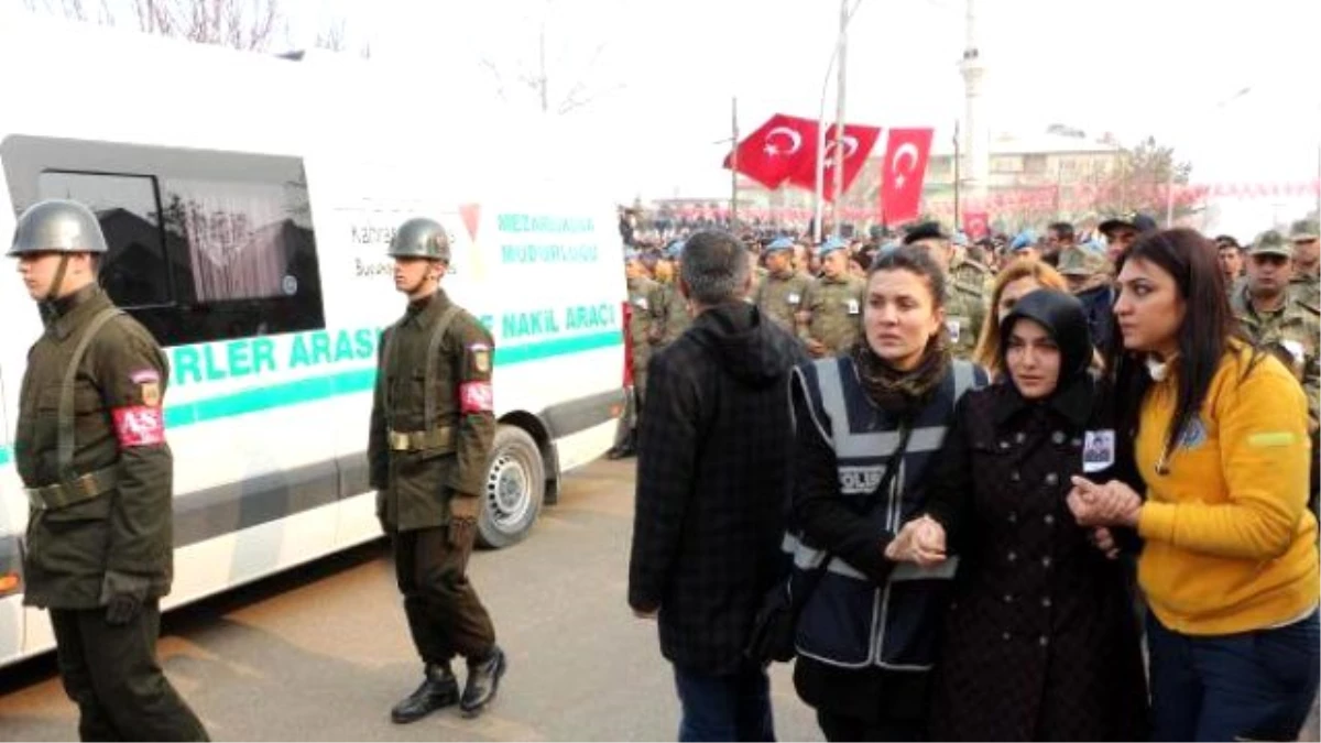 Şehit Uzman Çavuş Adem Aktaş\'ı, Kahramanmaraş\'ta 5 Bin Kişi Uğurladı (2) - Yeniden