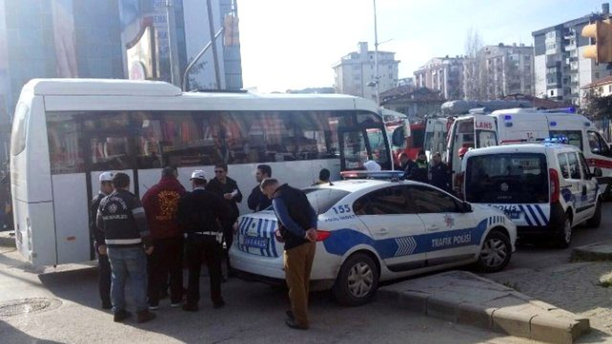 Servis Otobüsü, Çarptığı Yaşlı Adamı Metrelerce Sürükledi