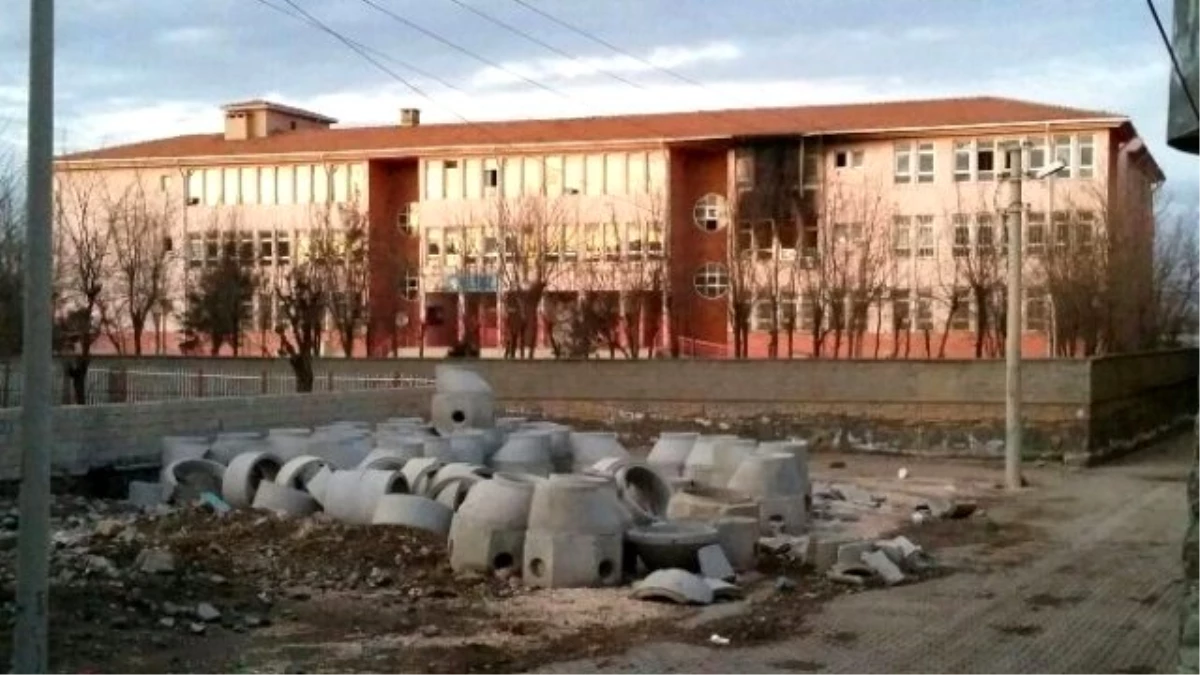Teröristler Şırnak\'ta 3 Okul Yaktı