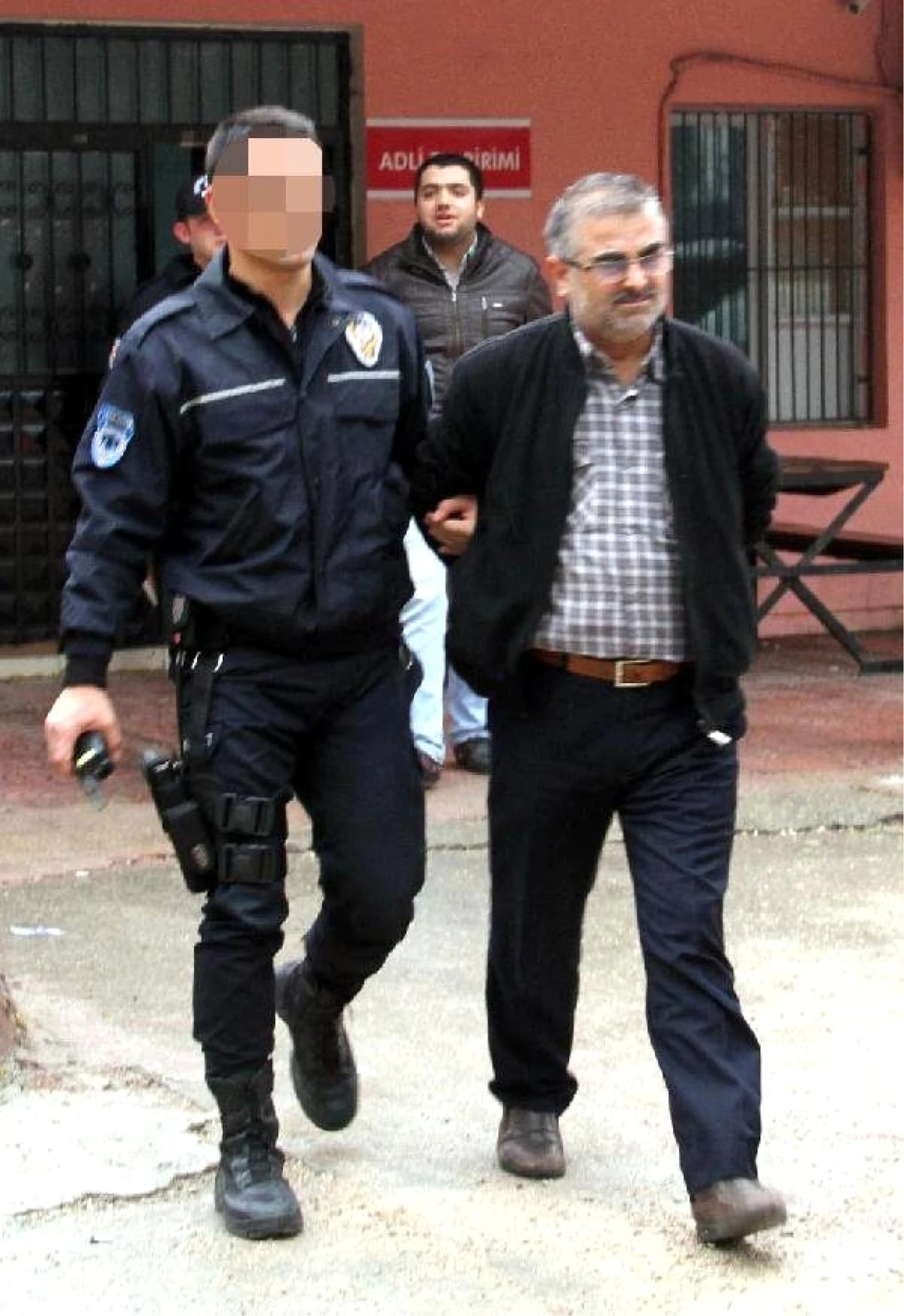 Adana\'da Esnafa Boykot Çağrısı Yapan 14 PKK\'lı Yakalandı