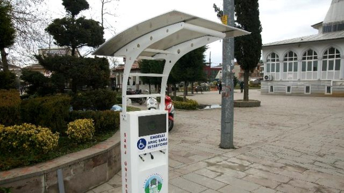 Akyazı\'ya Engelliler İçin İkinci Şarj Ünitesi Konuldu