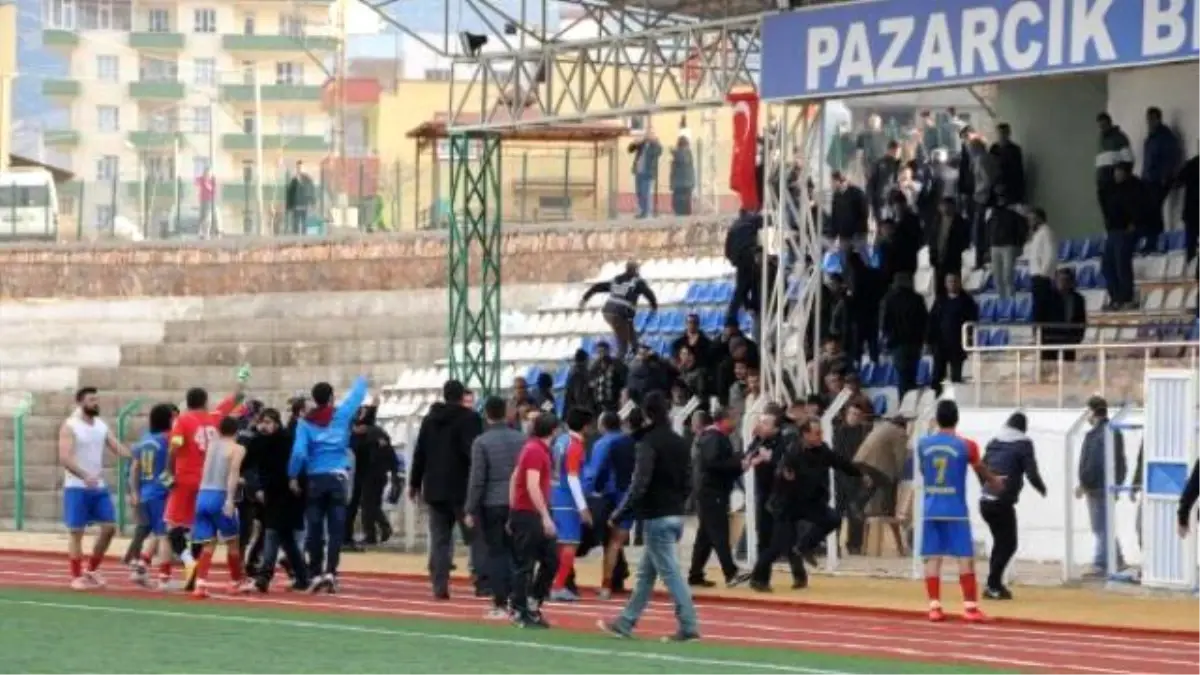 Amatör Maçta Kavga Çıktı, Polis Havaya Ateş Açtı