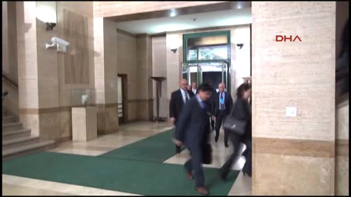 Cenevre?de Muhaliflerin Lideri, BM Temsilcisi Steffan Mistura ile Görüşüyor