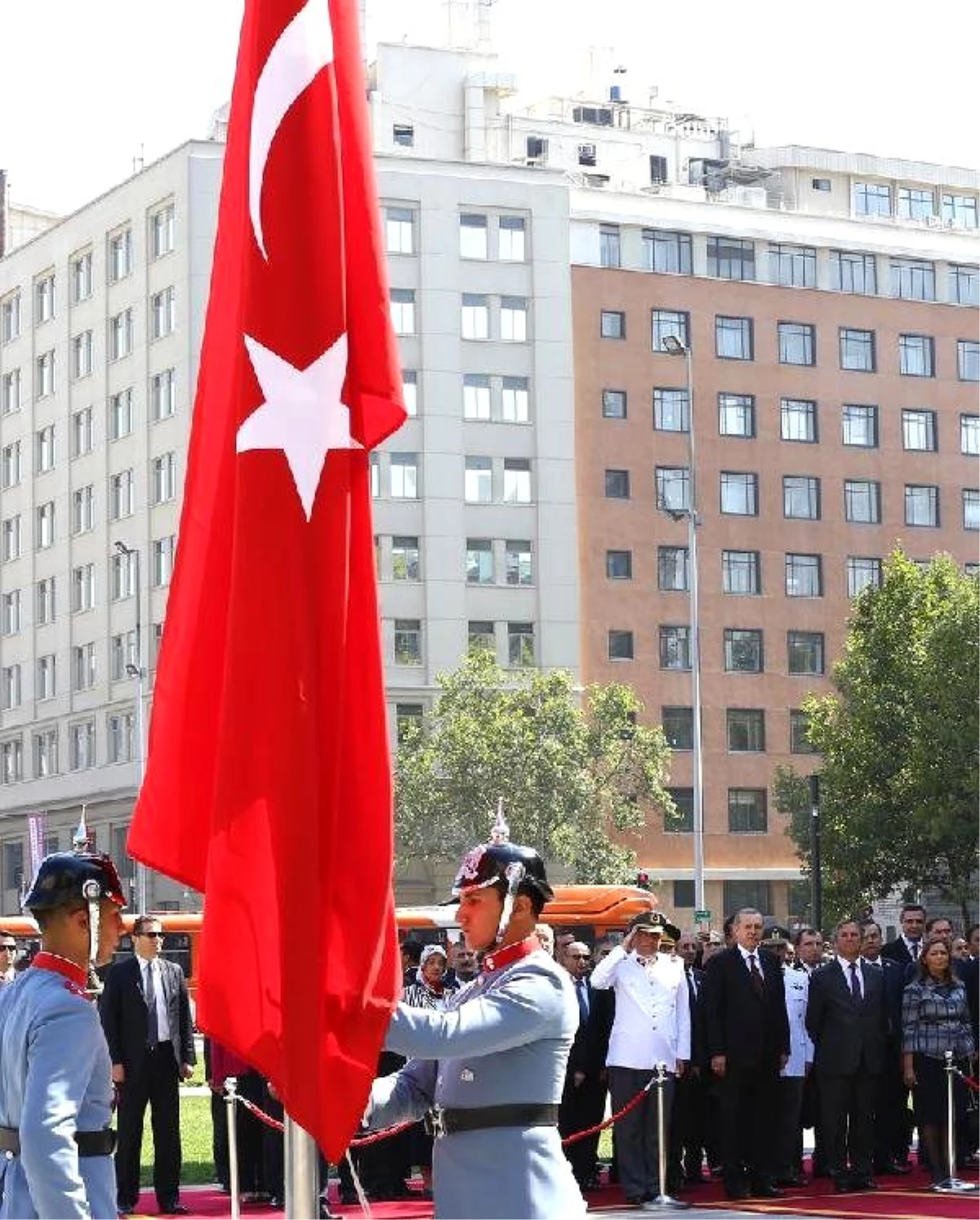 Cumhurbaşkanı Erdoğan Şili\'de Askeri Anıta Çelenk Bıraktı
