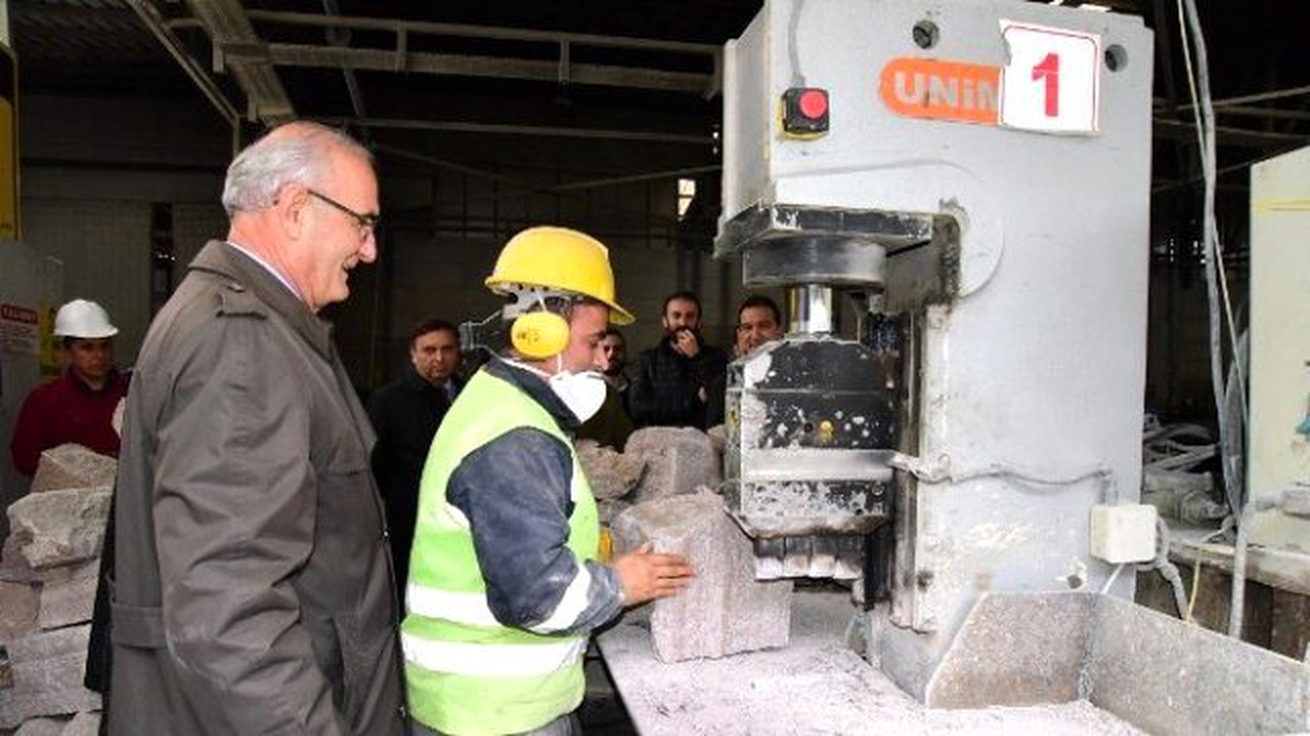 Ekmeklerini Taştan Çıkarıyorlar