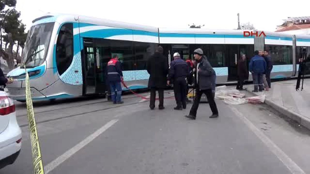 Konya\'da Tramvay Raydan Çıktı