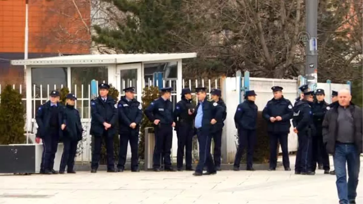 Kosovalı Gaziler Hükümeti Protesto Etti - Priştine