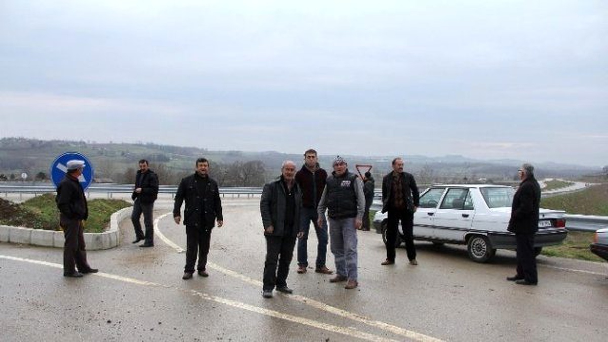 Mahalle Girişine Kavşak İstiyorlar