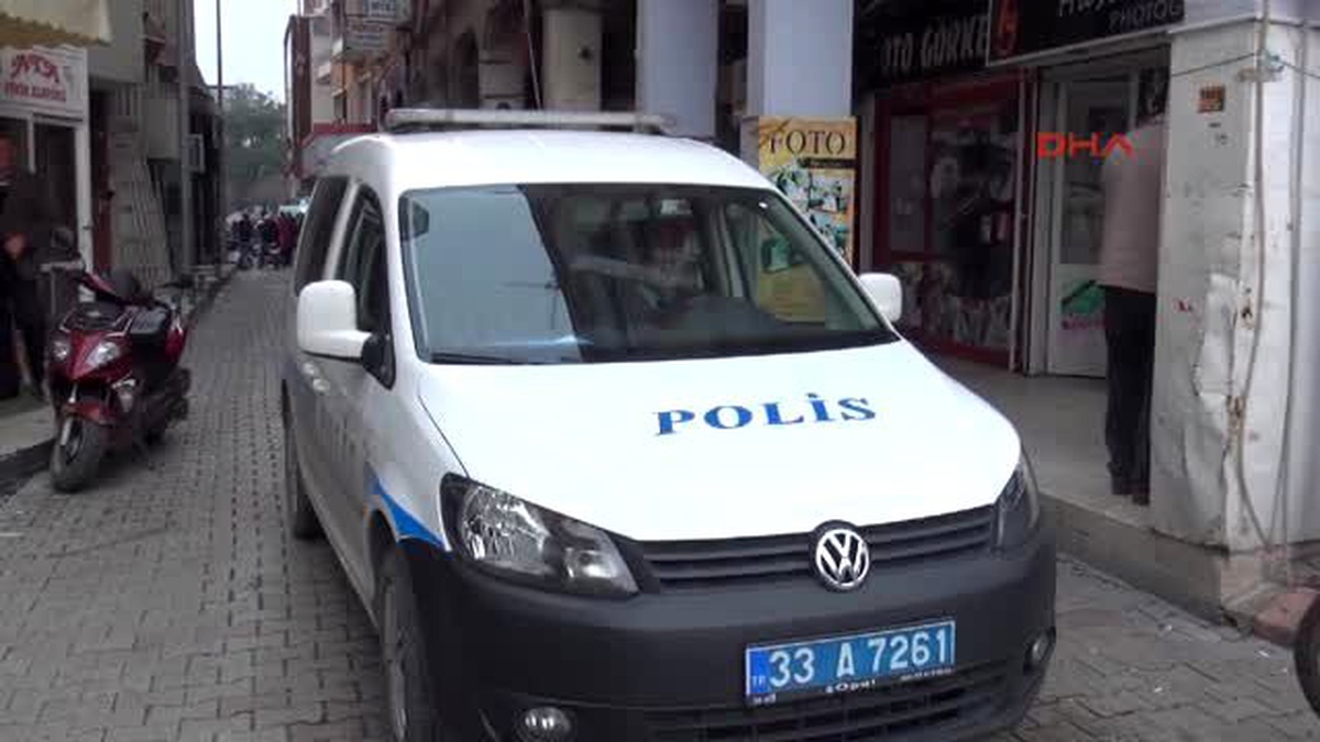 Mersin - Şüpheli Paketten Ayakkabı ve Elbise Çıktı
