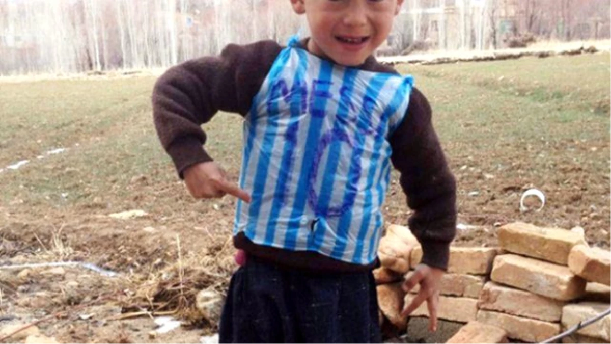Messi\'den Küçük Afganistanlı Ahmadi\'ye Davet