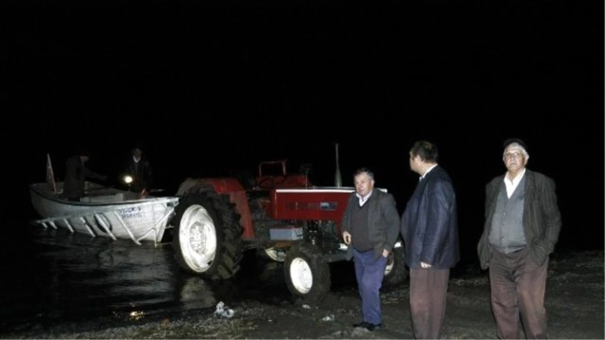 Ördek Avlarken Kendini Vuran Avcı Çamura Saplandı