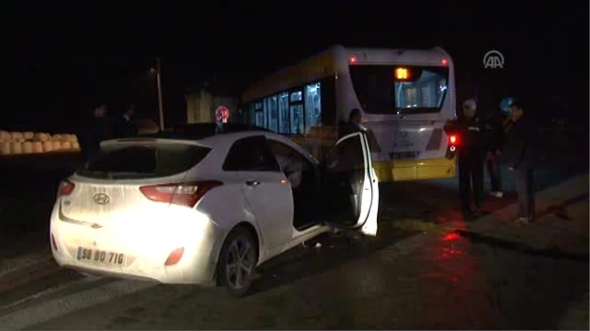Otomobil, Yolcu Otobüsüyle Çarpıştı: 3 Yaralı