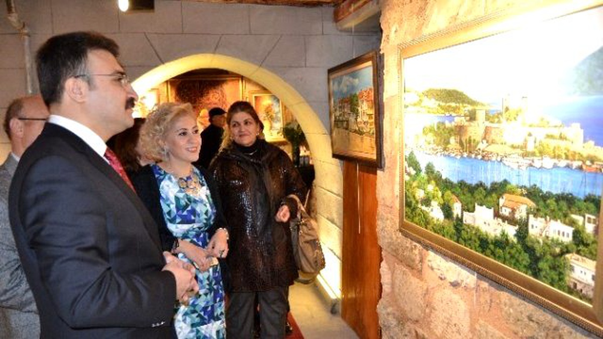 Ressam Şapcı\'dan \'Fırçanın Duvarlara Dokunuşu\' İsimli Yağlı Boya Sergisi