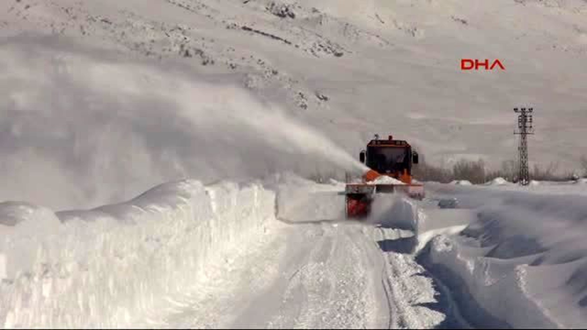 Tunceli Ovacık\'ta Kar 2 Metreyi Aştı