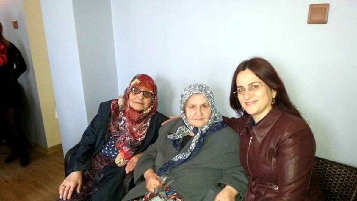 Ak Partili Kadınlardan Yaşlılara Vefa Ziyareti