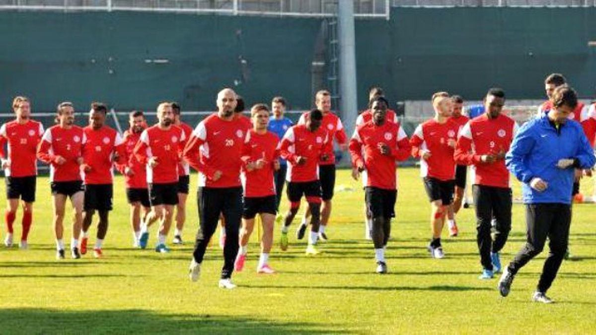 Antalyasporlu Eto\'o: "Fenerbahçe\'ye Gol Atacağıma Eminim"