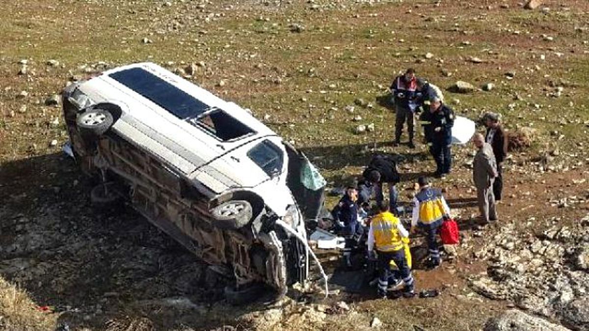 Araban\'da Yolcu Minibüsü Devrildi: 5 Yaralı