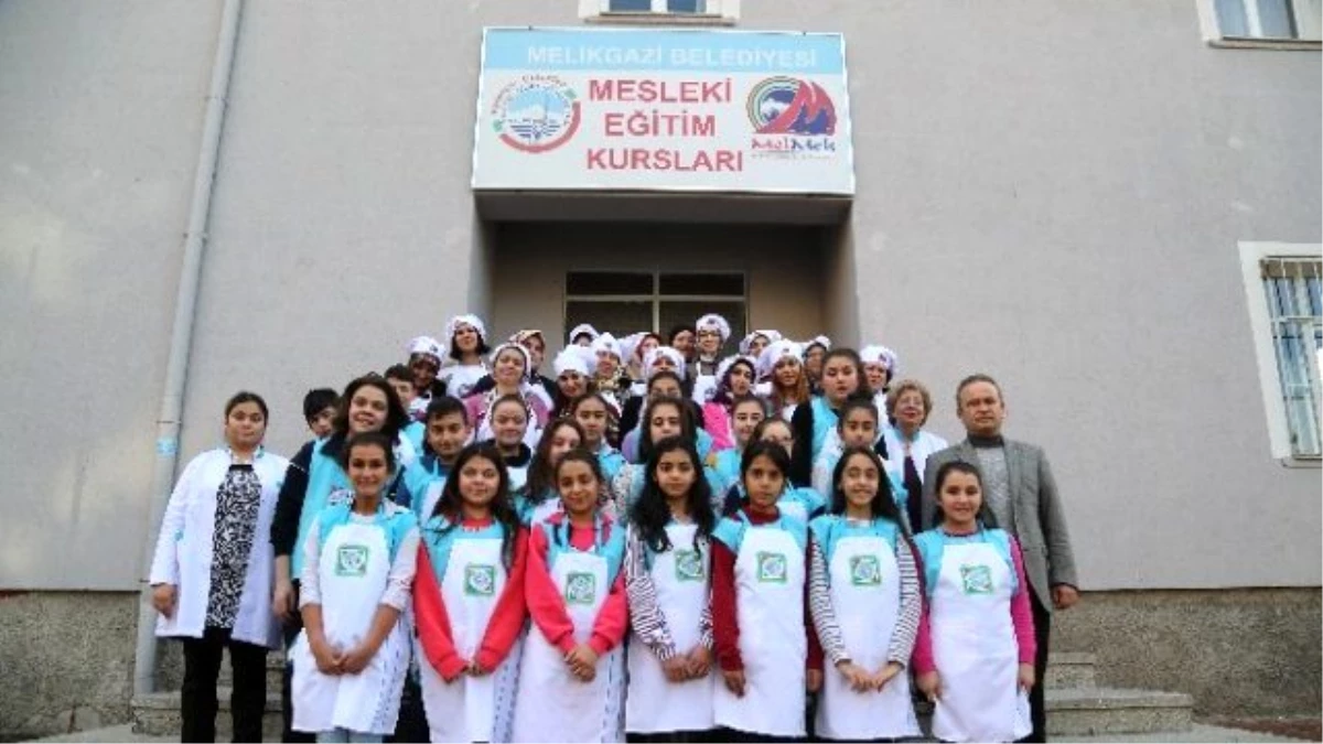 Çocuk Meclisi Üyeleri Kayseri Mutfağı Kursundan Sertifika Aldı