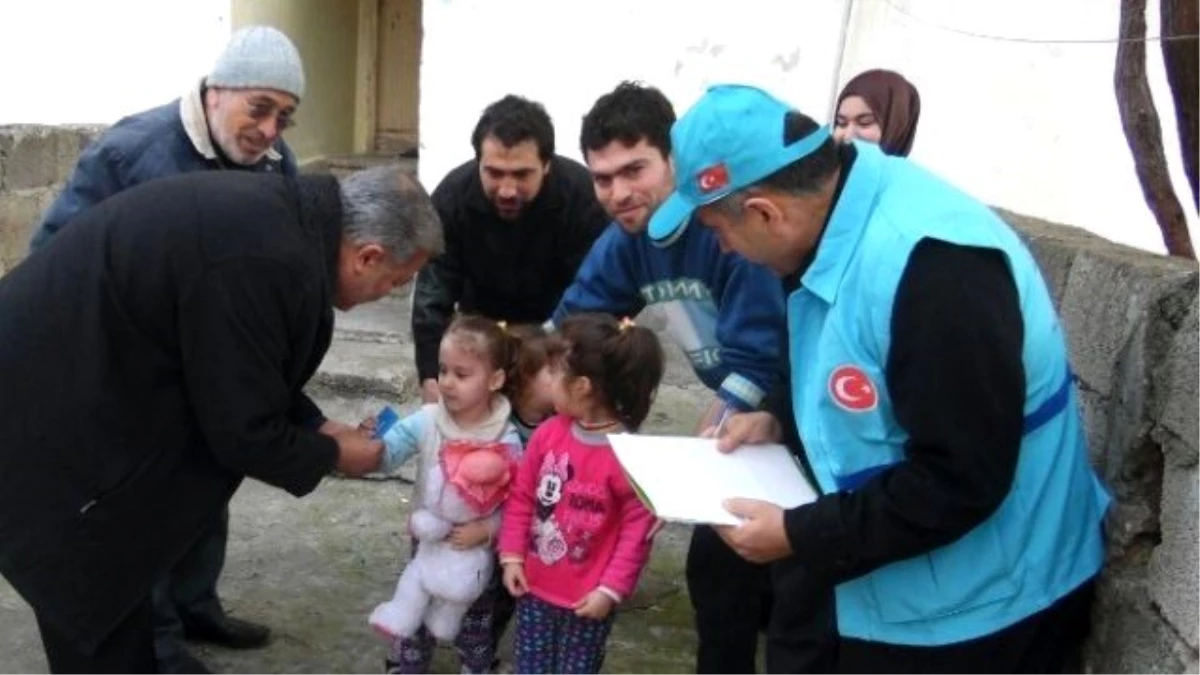 Diyanet Vakfı, 500 Türkmen Aileye Alışveriş Yardım Kartı Dağıttı