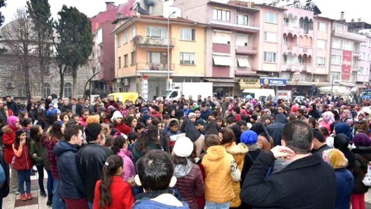 Dursunbey Belediyesi Takdirlik Öğrencileri Ödüllendirdi