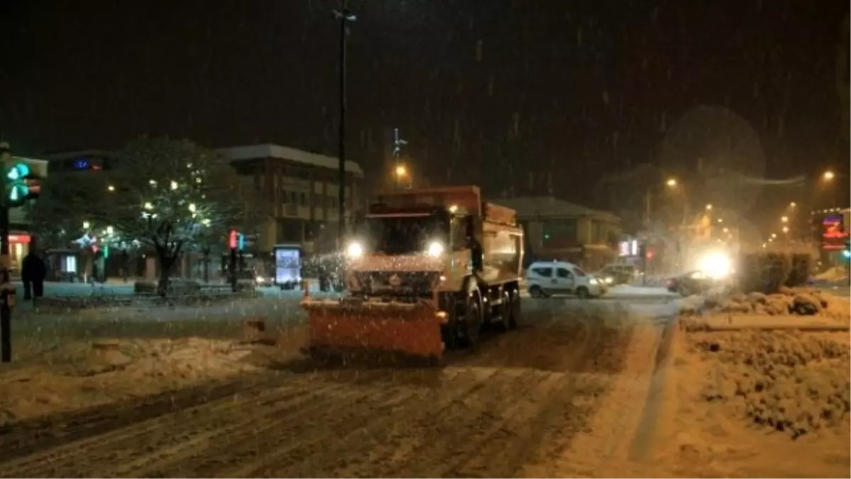 Erzincan Belediyesinden Kar Temizleme Seferberliği