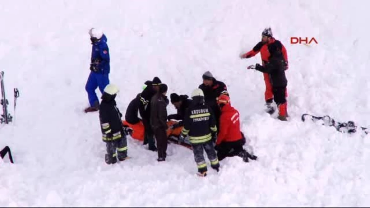 Erzurum Palandöken\'de Çığ Altında Kalan İki Kayakçı Kurtarıldı