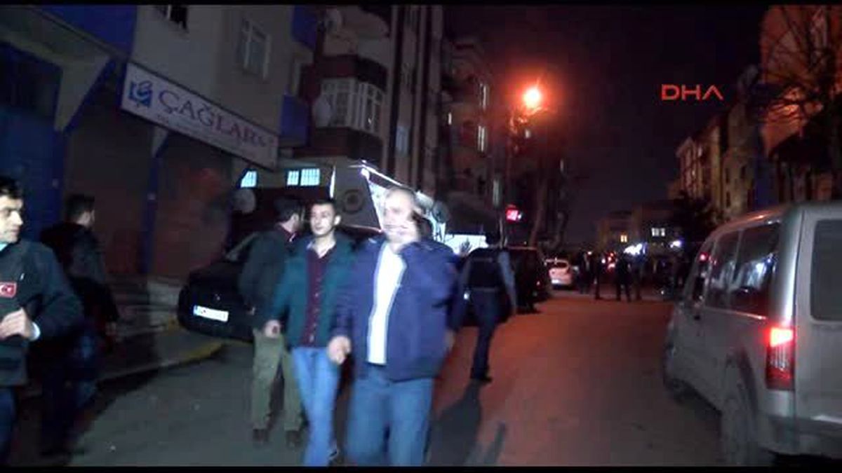 Eyüp\'te Derneğe Silahlı Saldırı 4 Yaralı...