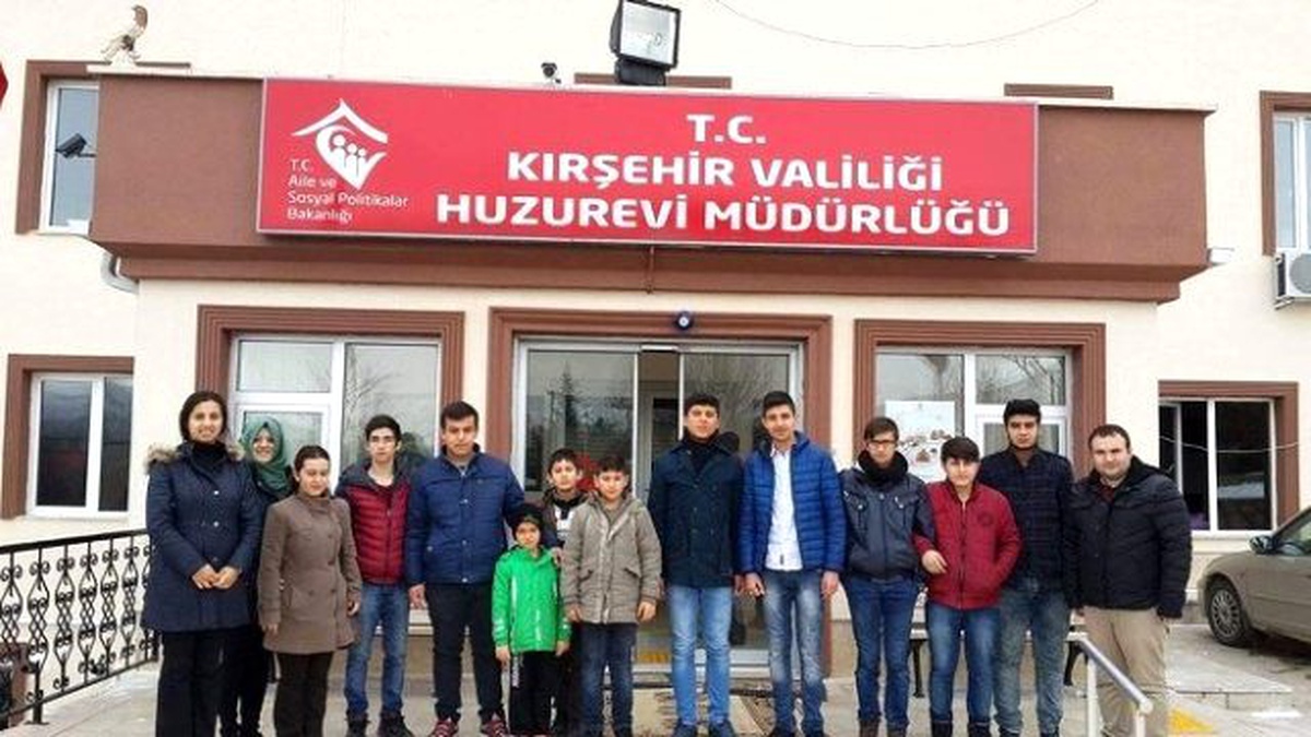 Gençlik Merkezi Kur\'anı Kerim Kulübü Üyeleri Huzurevini Ziyaret Etti
