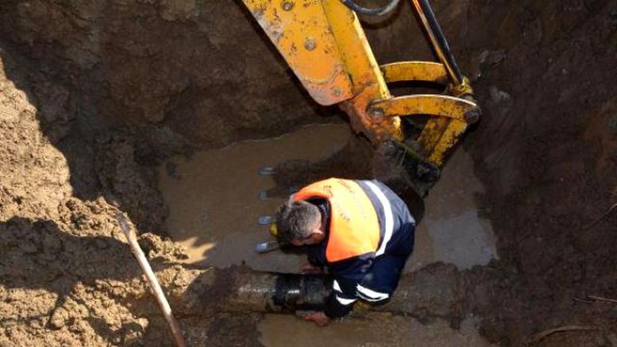 Hakkari\'de 2 Bin 500 Rakımda Kırılan Su Borusu Onarıldı