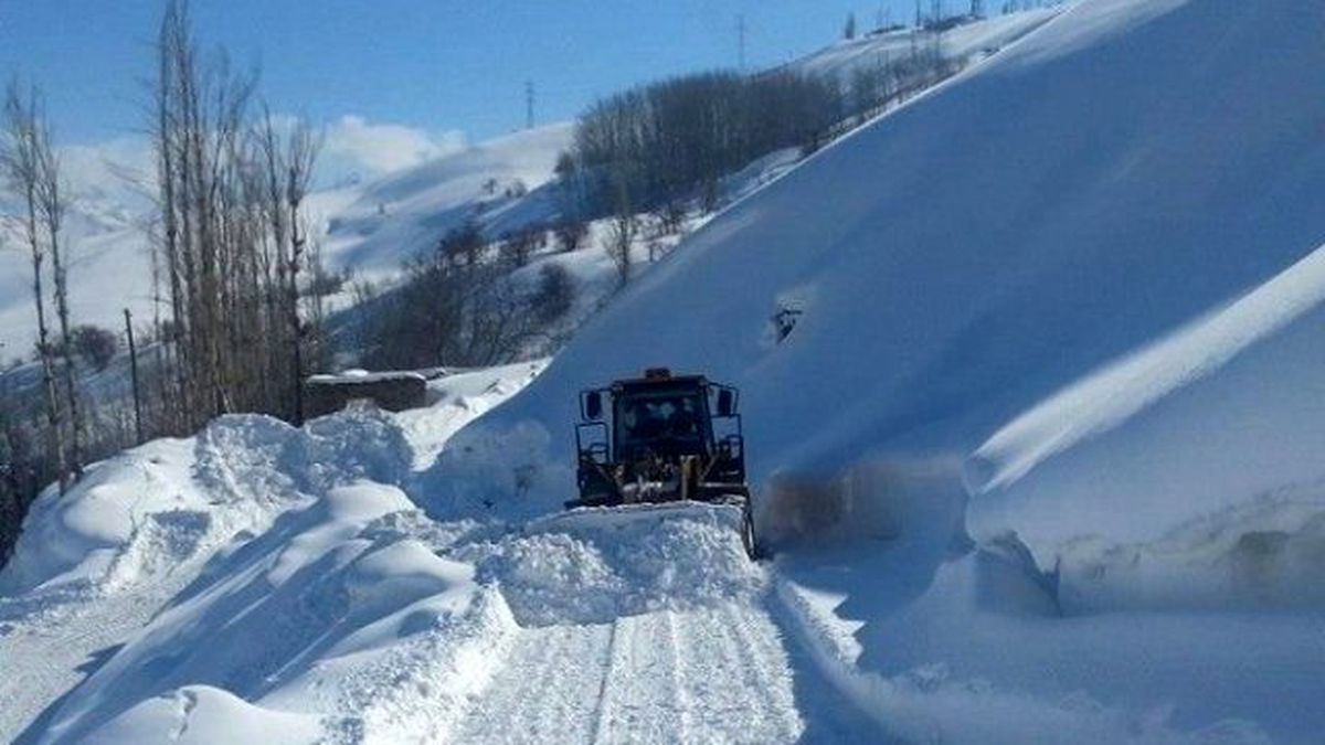 Hakkari\'de Yol Açma Çalışması