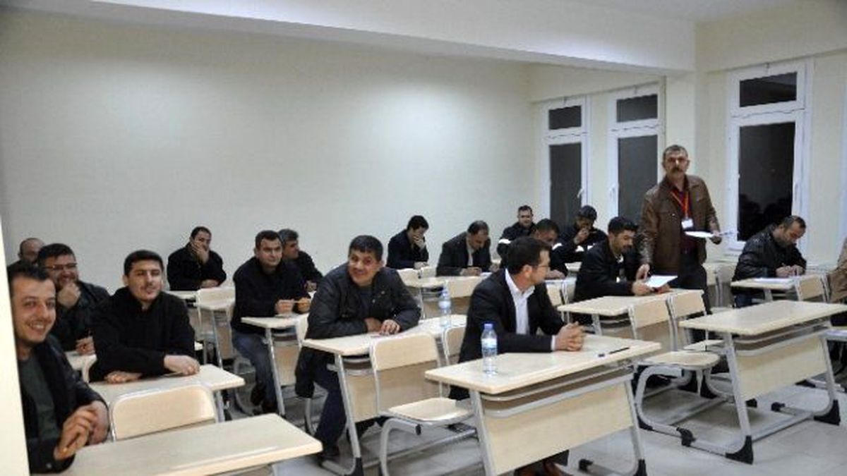 İsdemir\'de 830 İşçiye Mesleki Eğitim Belgesi
