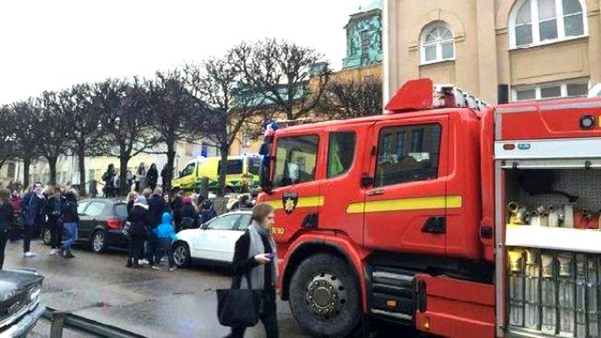 İsveç\'in Karstad Kentinde Lisede Şiddetli Patlama