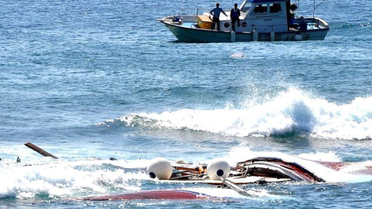 İzmir\'de Sığınmacı Botu Battı: Dokuz Ölü