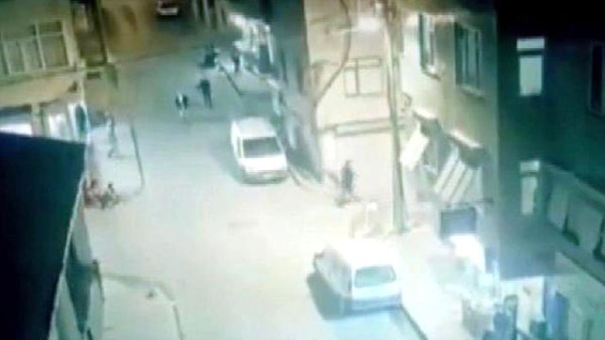 Kanarya Mahallesi\'nde Silahlı Saldırı Güvenlik Kamerasında