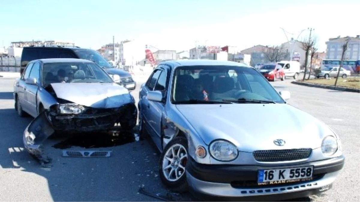 Kapaklı\'da Trafik Kazası Ucuz Atlatıldı