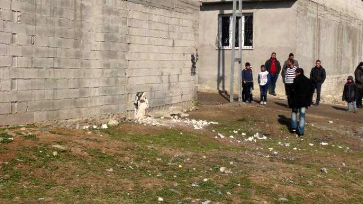 Kilis\'te Bir Eve Suriye\'den Atılan Mühimmat İsabet Etti (2)
