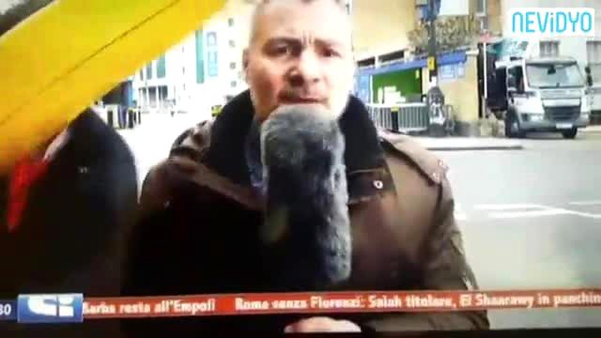 Muhabire Canlı Yayında Eziyet