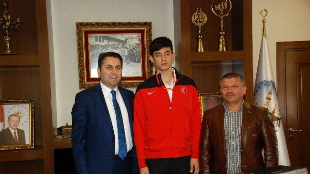 Şampiyon Sporcuya Ödül