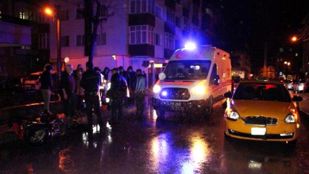 Taksinin Çarptığı Motosiklet Sürücüsü Yaralandı