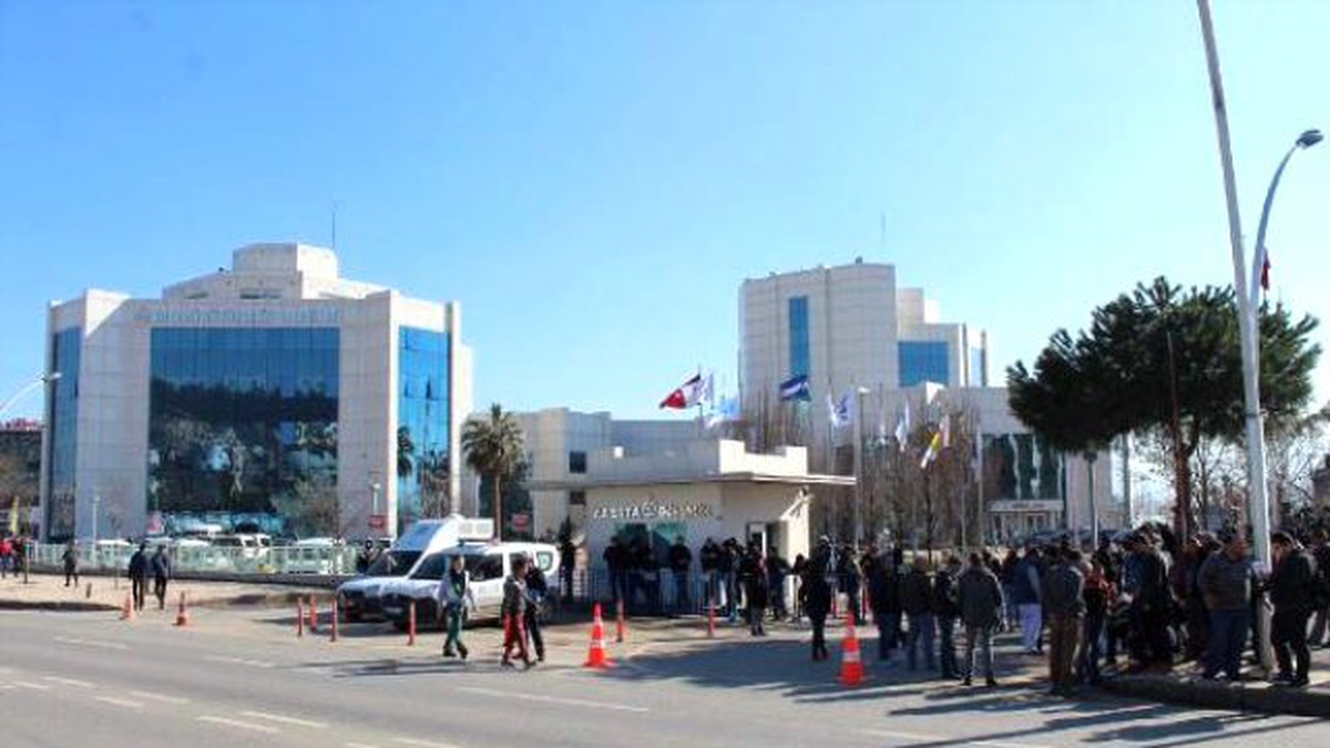Yerlerinden Olan Pazarcılar Belediyeye Tepki Gösterdi