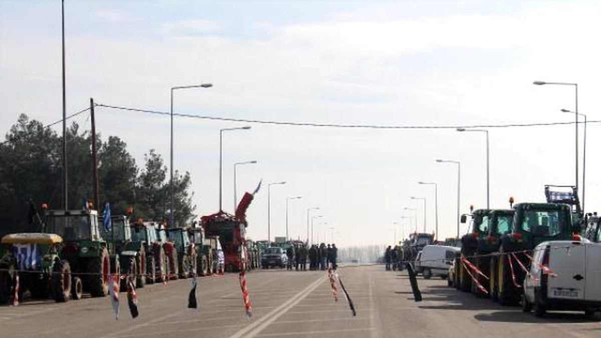 Yunanlı Çiftçiler Sınırı Kapattı