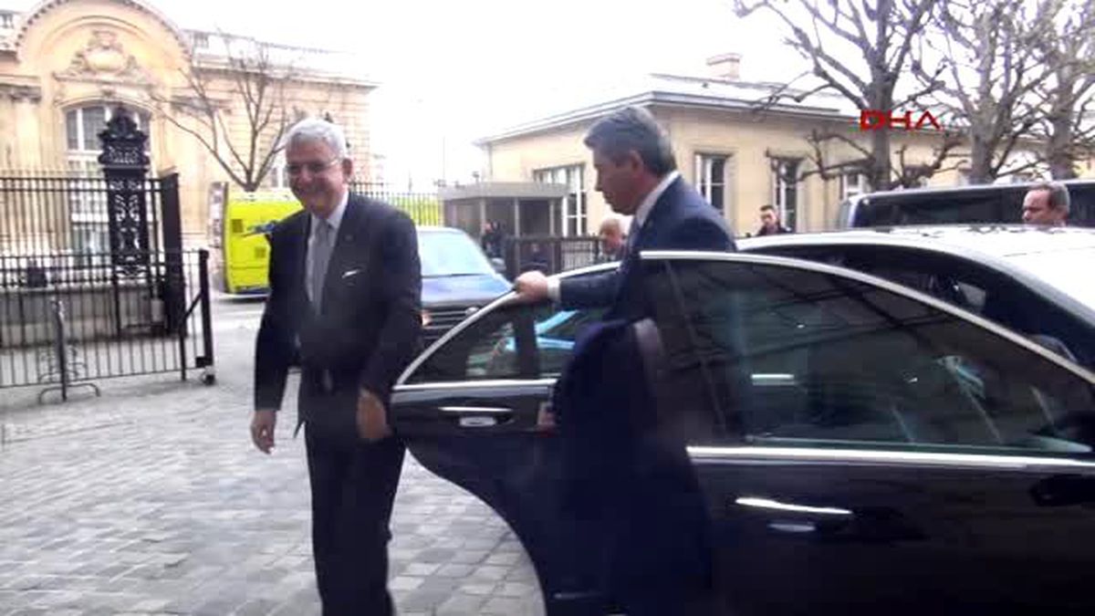 AB Bakanı Volkan Bozkır Paris?te