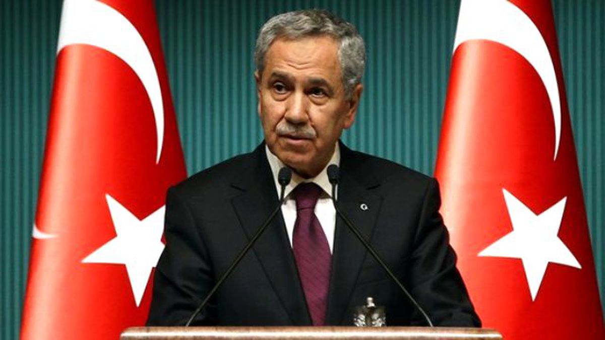 AK Partili Vekiller, Arınç'ı Hedef Tahtasına Oturttu